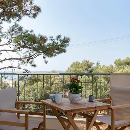 Alexandros Maisonettes & Holiday home
