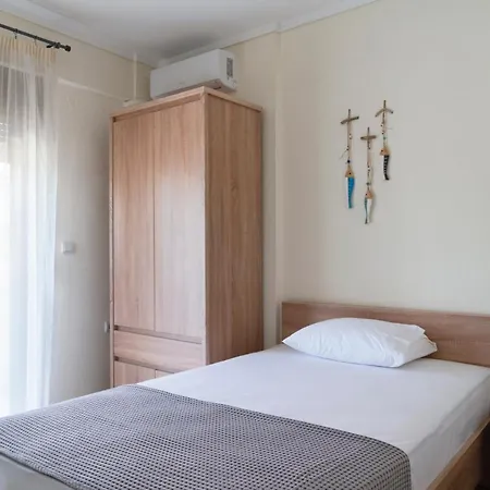 Alexandros Maisonettes & Holiday home